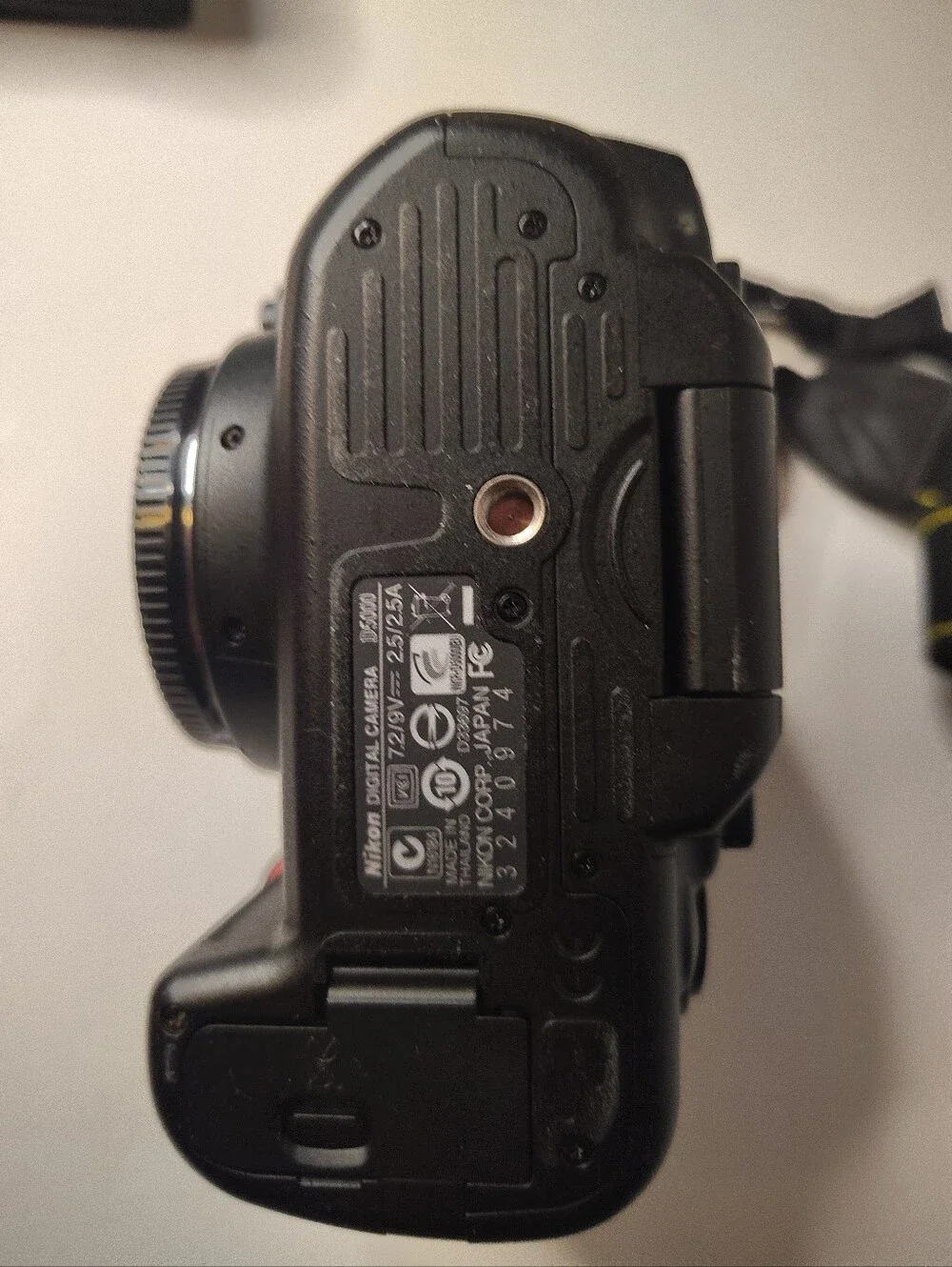 Nikon D5000 Digital SLR Camera Body, Charger, Battery, Case,SD, Remote READ